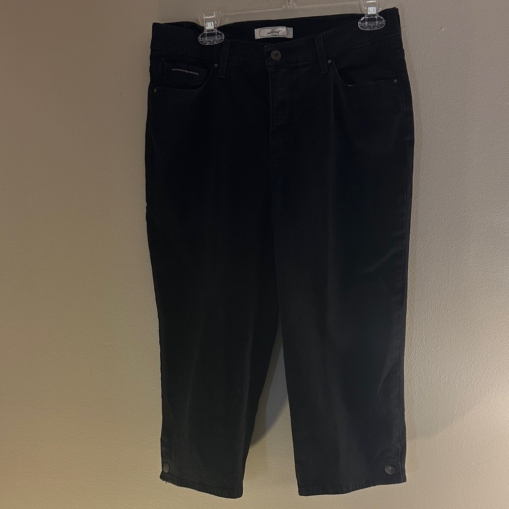 Levi's Black Denim capris